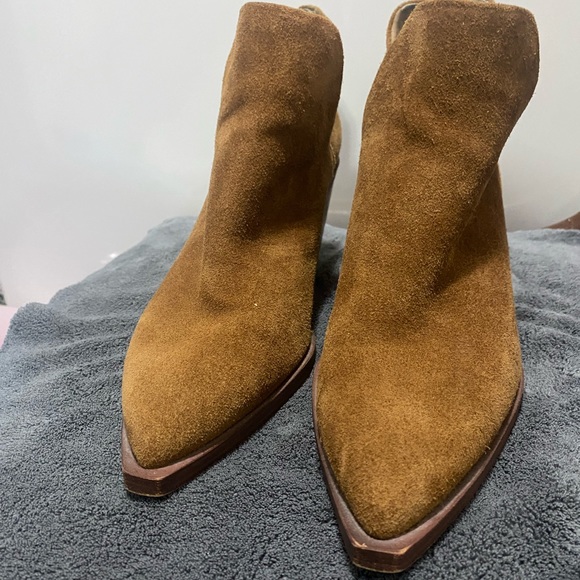 Vince Camuto Shoes - Slightly used Vince Camino ankle boots size 7.5